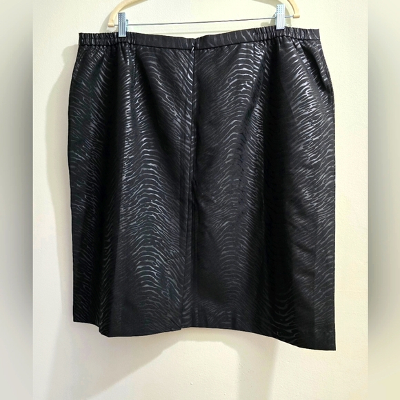 T Milano Black Zebra Skin 2 Piece Suit size 22W - Picture 5 of 16